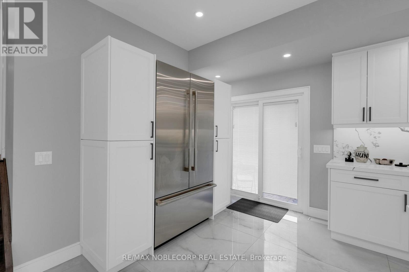 2515 Hensall Street, Mississauga, Ontario  L5A 2T1 - Photo 37 - W12744126