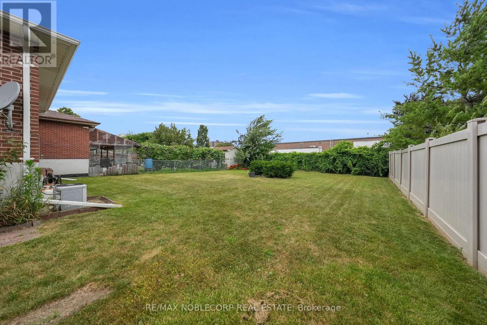 2515 Hensall Street, Mississauga, Ontario  L5A 2T1 - Photo 42 - W12744126