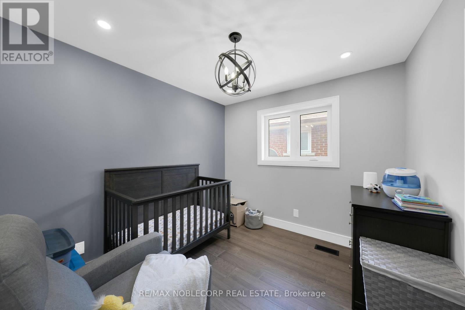 2515 Hensall Street, Mississauga, Ontario  L5A 2T1 - Photo 5 - W12744126