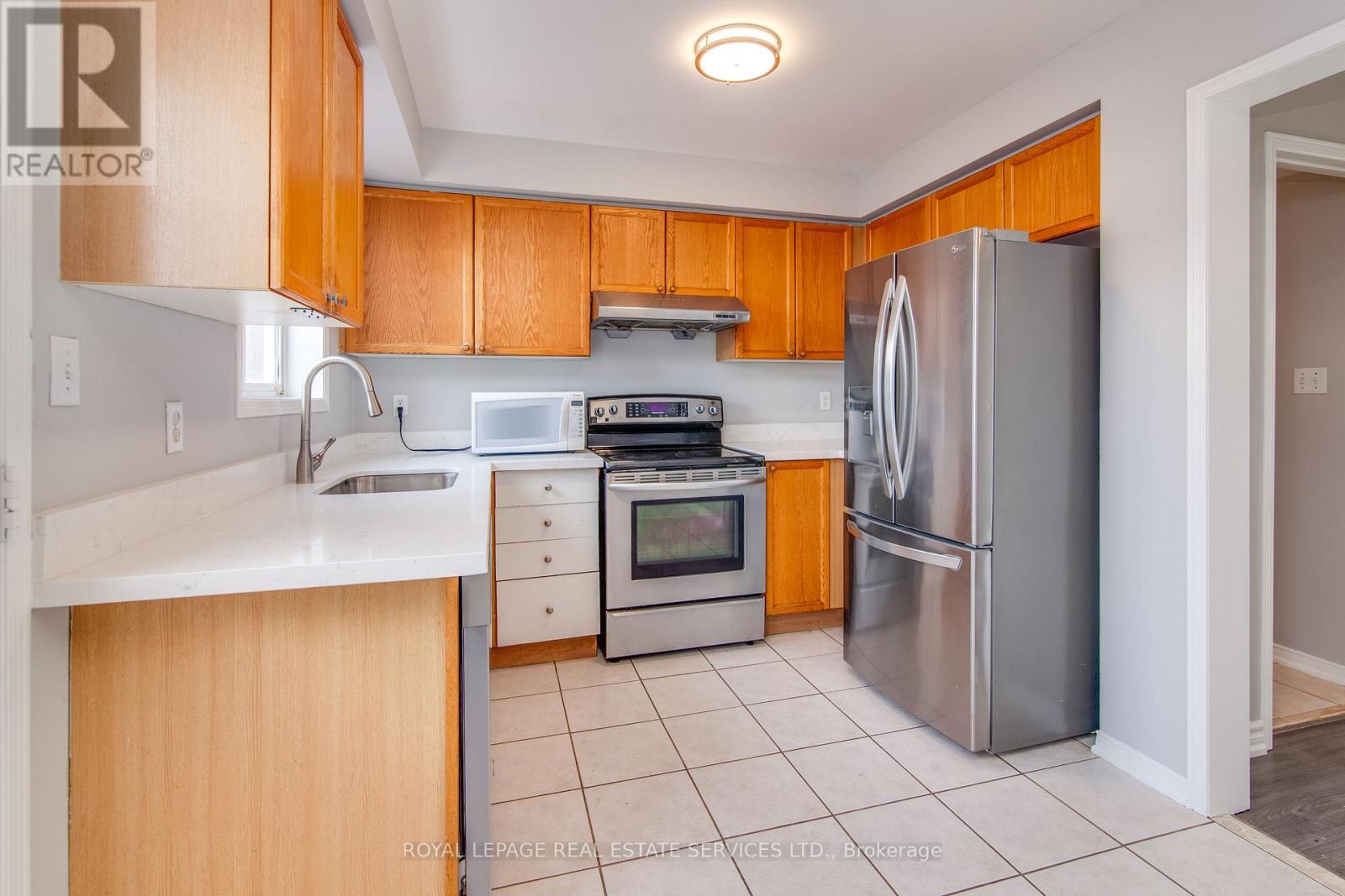 2162 St Clair Avenue W, Toronto, Ontario  M6N 5C1 - Photo 10 - W12744132