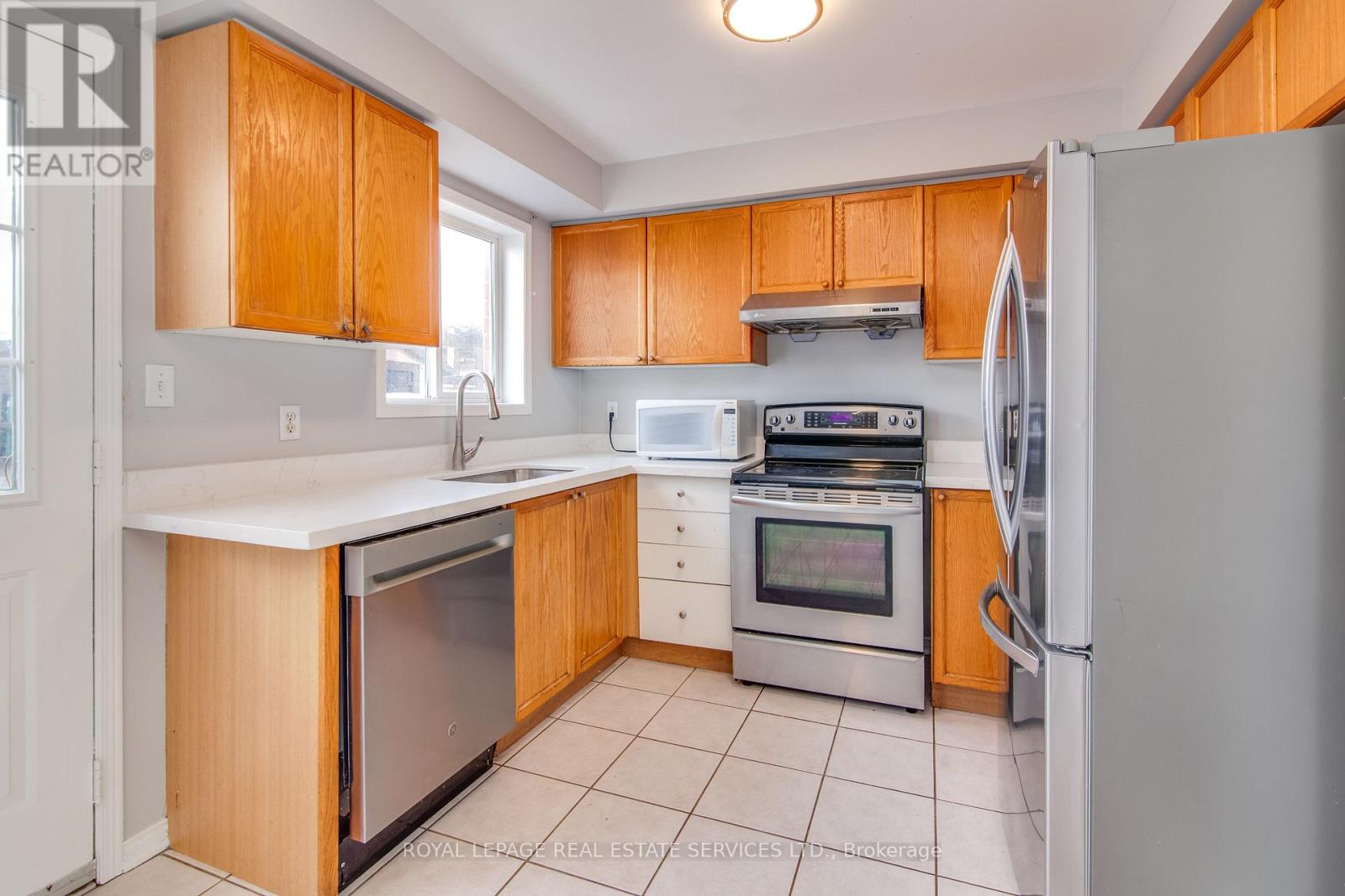 2162 St Clair Avenue W, Toronto, Ontario  M6N 5C1 - Photo 11 - W12744132