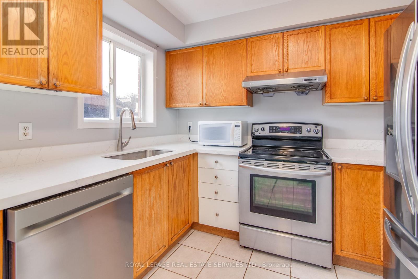 2162 St Clair Avenue W, Toronto, Ontario  M6N 5C1 - Photo 12 - W12744132