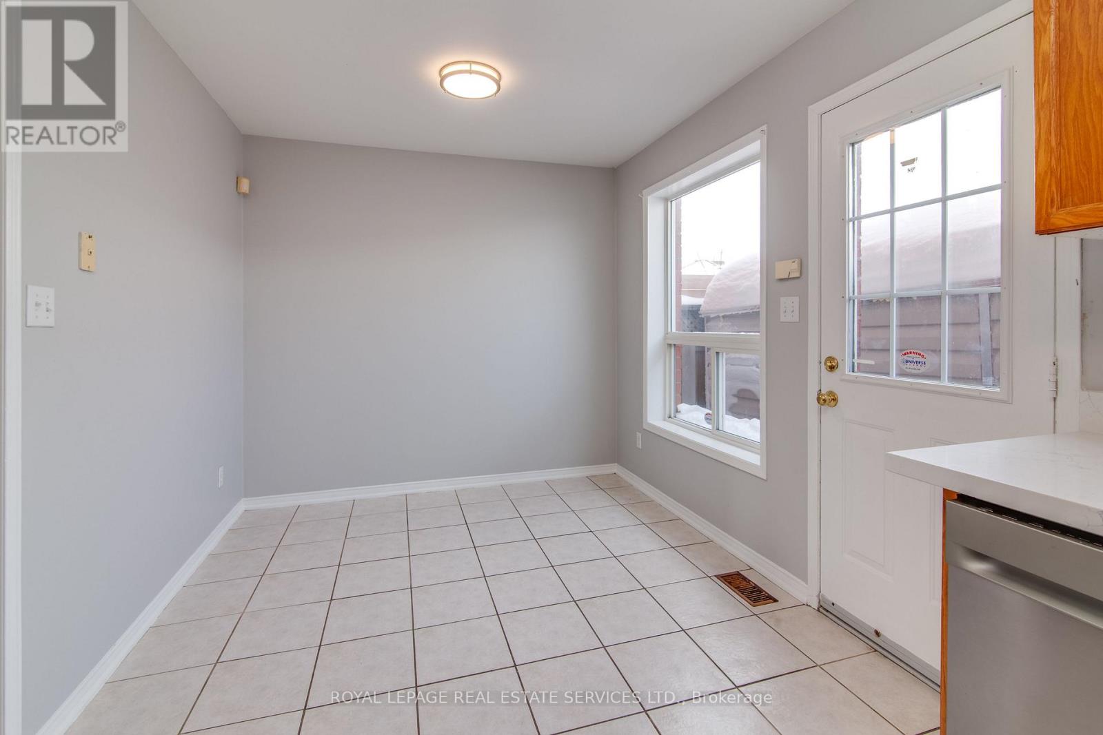 2162 St Clair Avenue W, Toronto, Ontario  M6N 5C1 - Photo 14 - W12744132