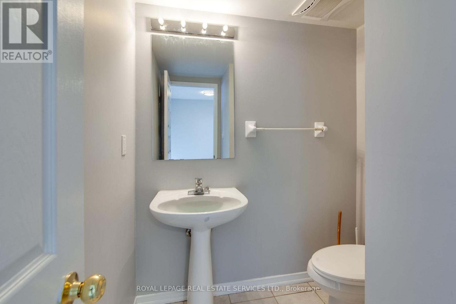 2162 St Clair Avenue W, Toronto, Ontario  M6N 5C1 - Photo 16 - W12744132