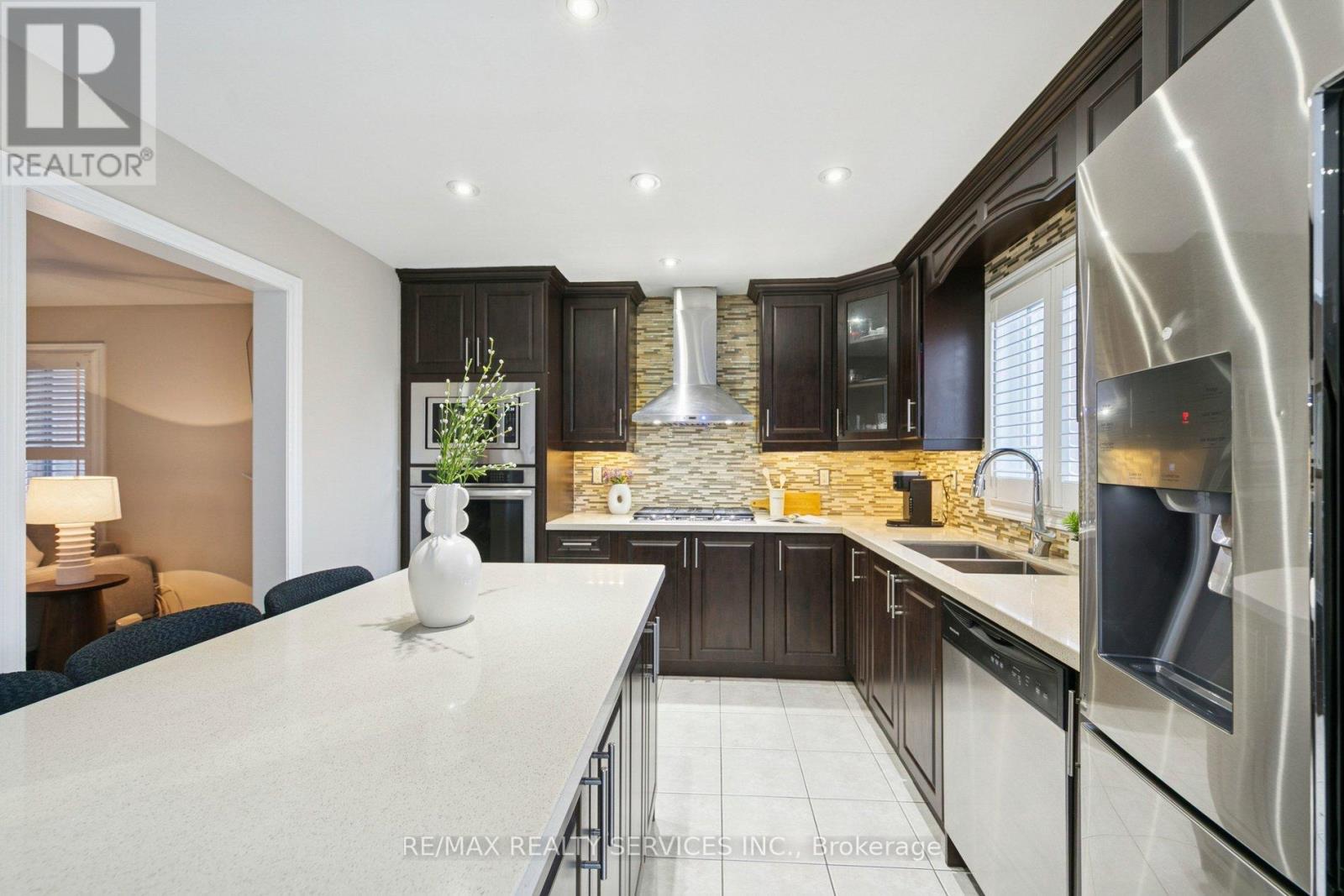 9 Beachville Circle, Brampton, Ontario  L6X 0V4 - Photo 10 - W12744140