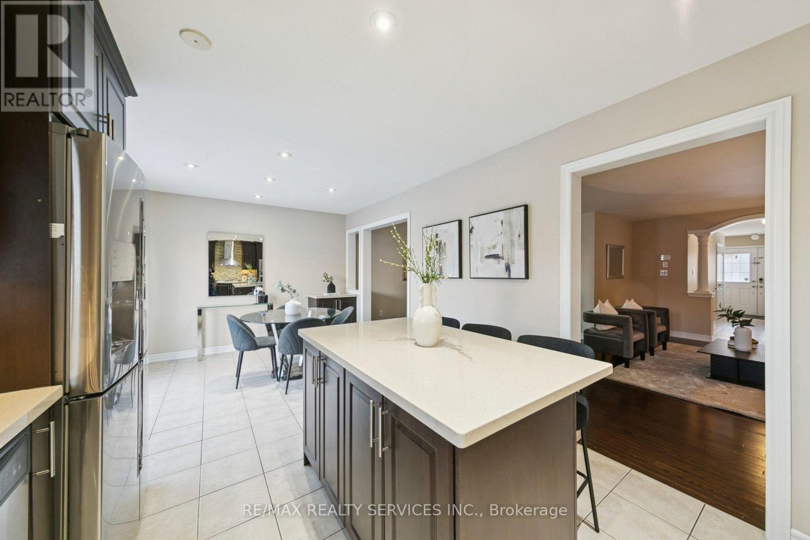 9 Beachville Circle, Brampton, Ontario  L6X 0V4 - Photo 13 - W12744140