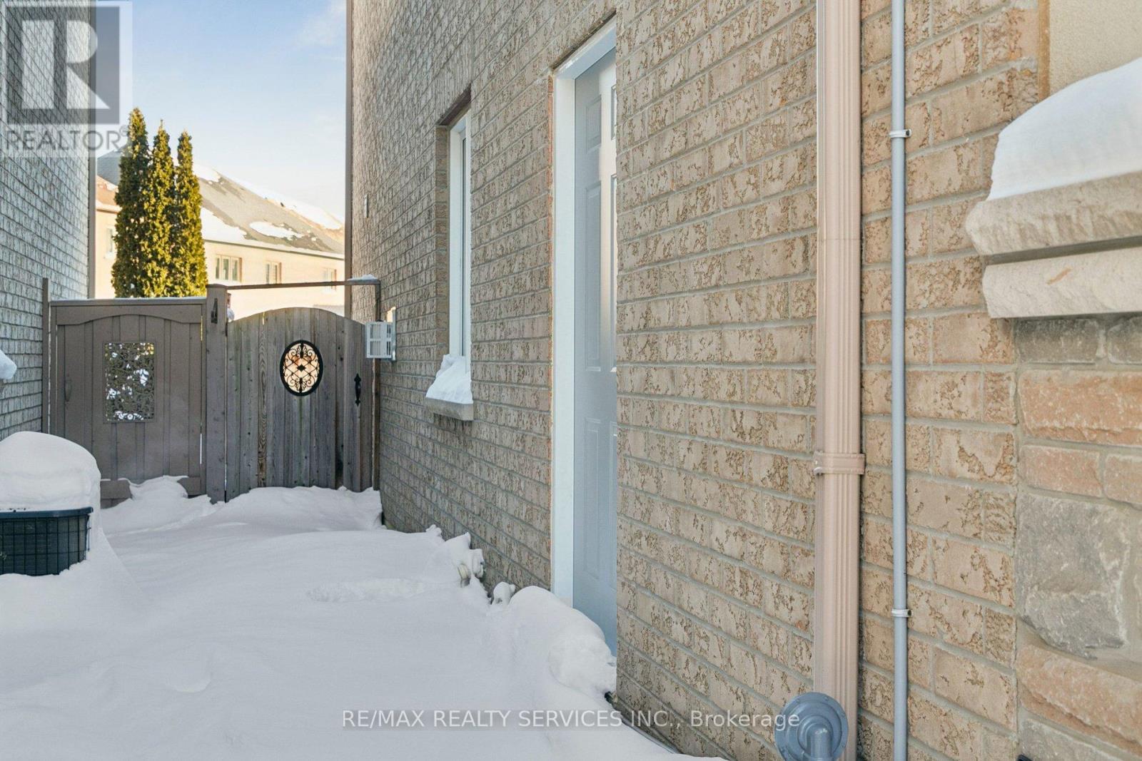 9 Beachville Circle, Brampton, Ontario  L6X 0V4 - Photo 22 - W12744140