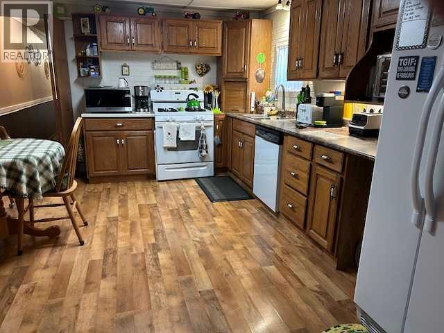 56 Greenbrook Village E, Brooks, Alberta  T1R 0R7 - Photo 8 - A2281966