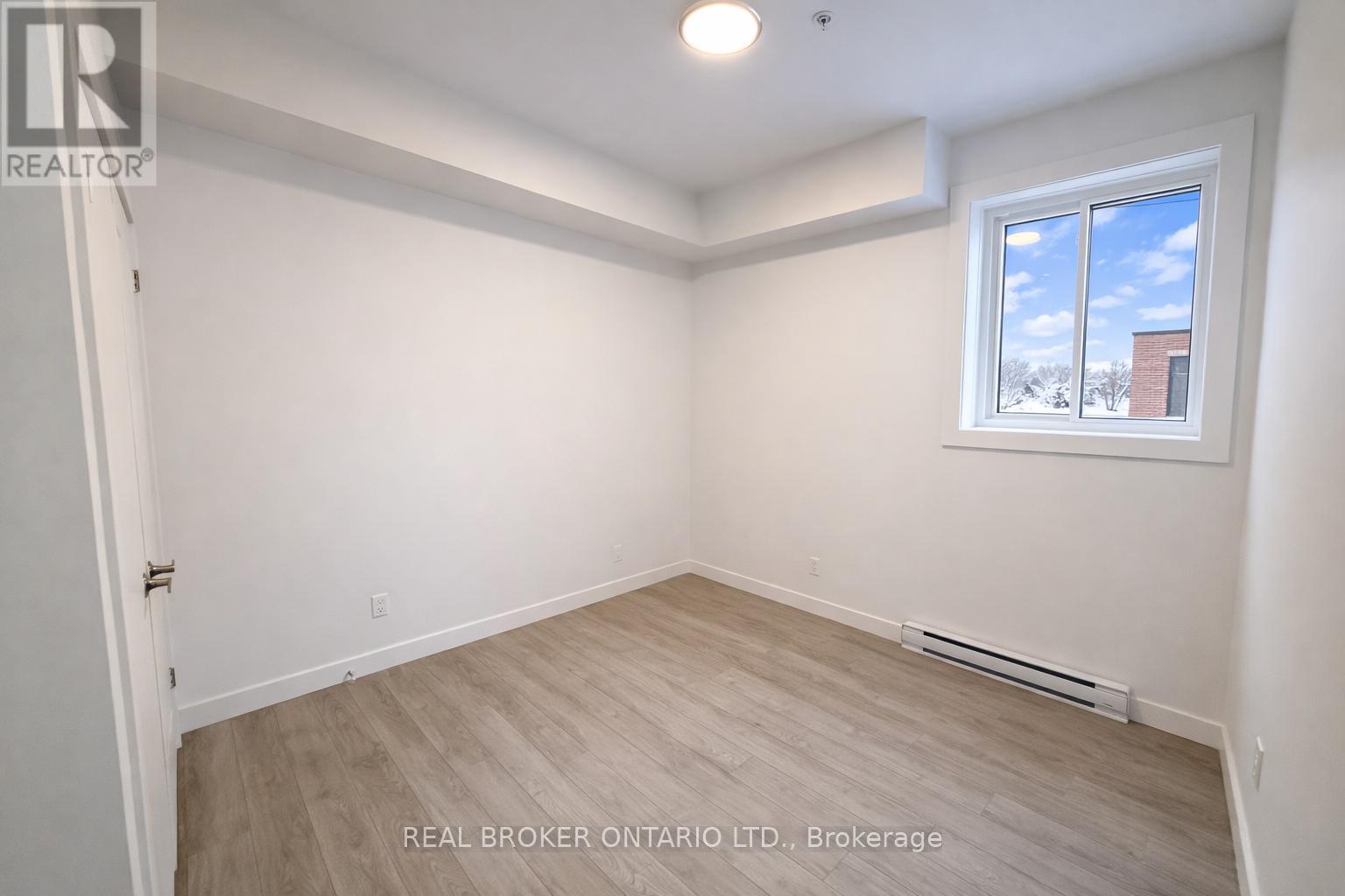 228 Margaret Avenue, Kitchener, Ontario  N2H 4J5 - Photo 7 - X12744046