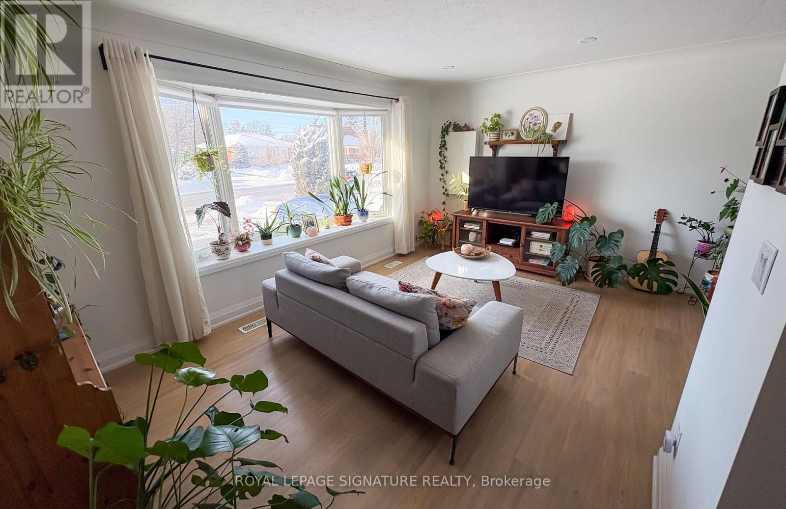 437 Upper Kenilworth Avenue, Hamilton, Ontario  L8T 4G7 - Photo 4 - X12744050