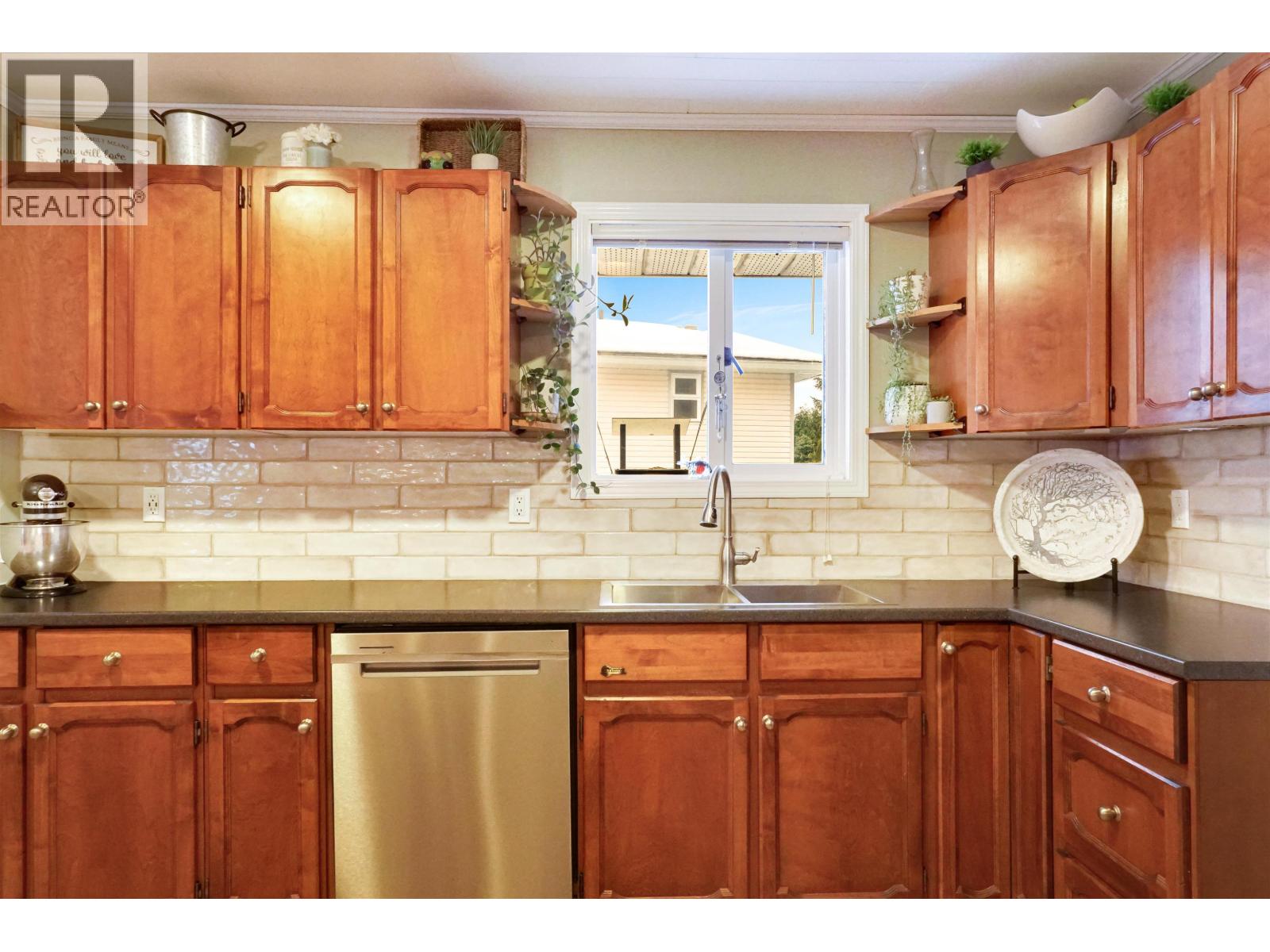 54 Smith Street, Kitimat, British Columbia  V8C 2R5 - Photo 9 - R3085021