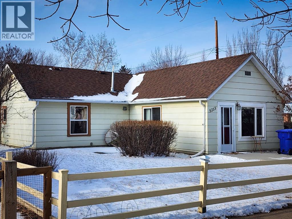 5213 2nd Street West, Claresholm, Alberta  T0L 0T0 - Photo 2 - A2277205