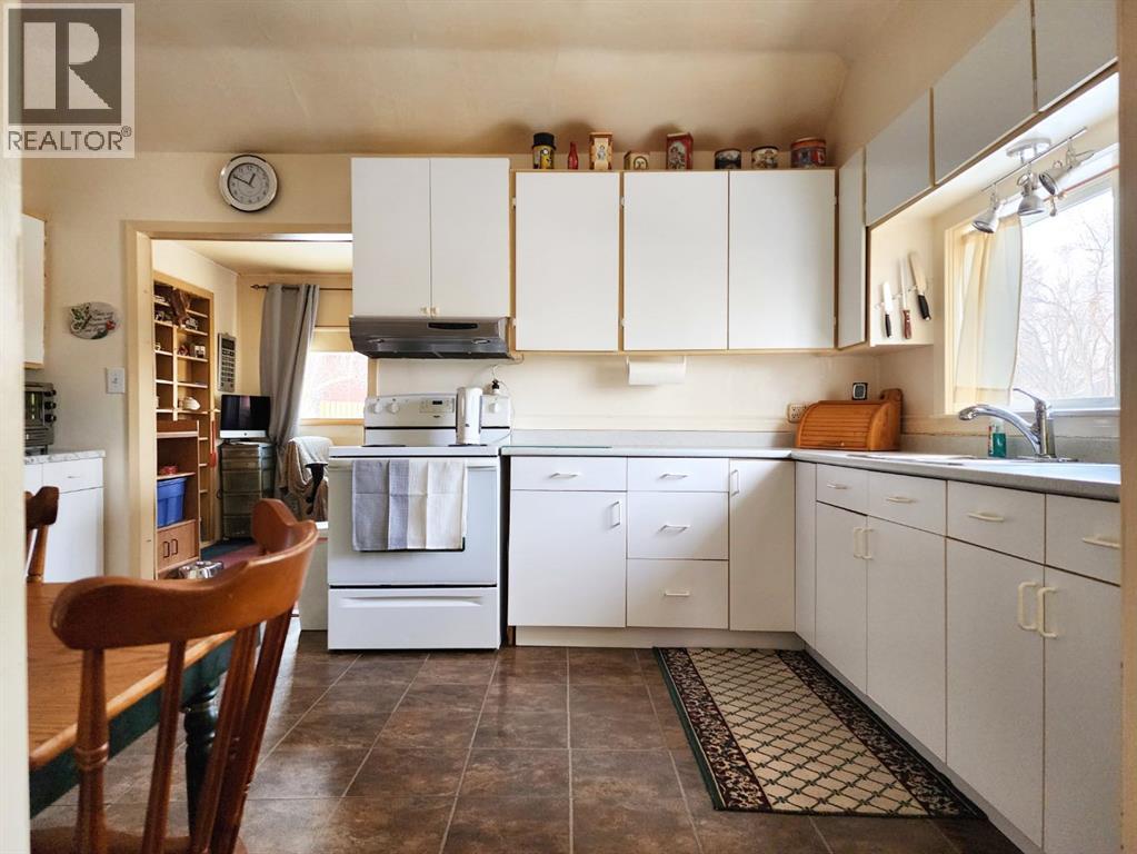 5213 2nd Street West, Claresholm, Alberta  T0L 0T0 - Photo 7 - A2277205