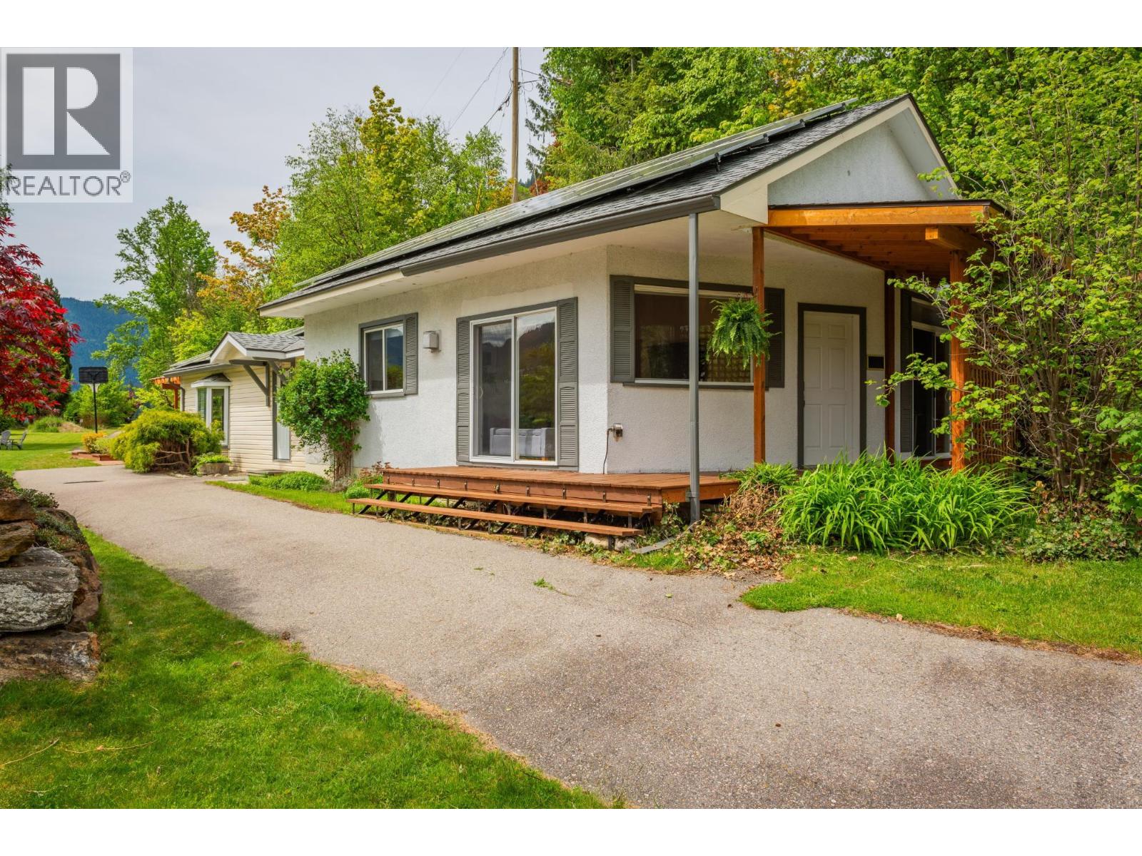 606 Jorgensen Road, Nelson, British Columbia  V1L 6M6 - Photo 18 - 10374461