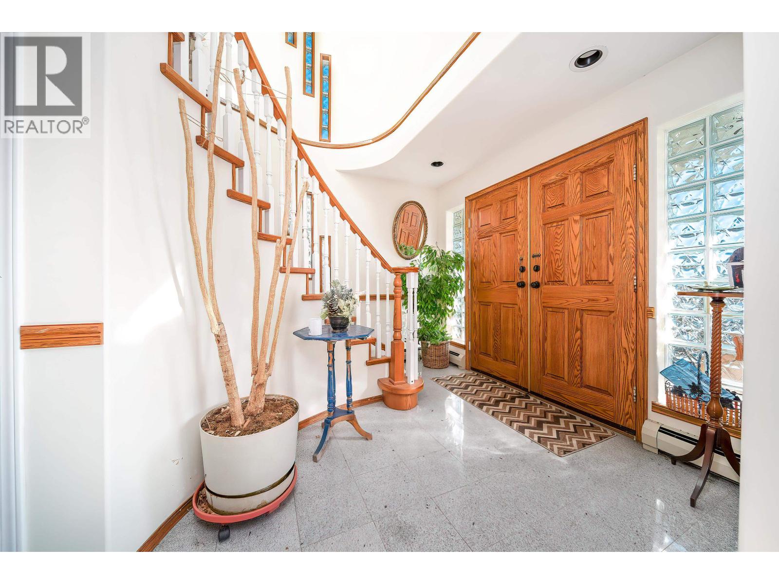 125 N Warwick Avenue, Burnaby, British Columbia  V5B 1K8 - Photo 4 - R3085017