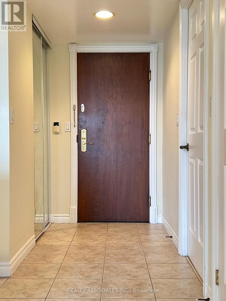 303 - 130 Pond Drive, Markham, Ontario  L3T 7W5 - Photo 9 - N12744166