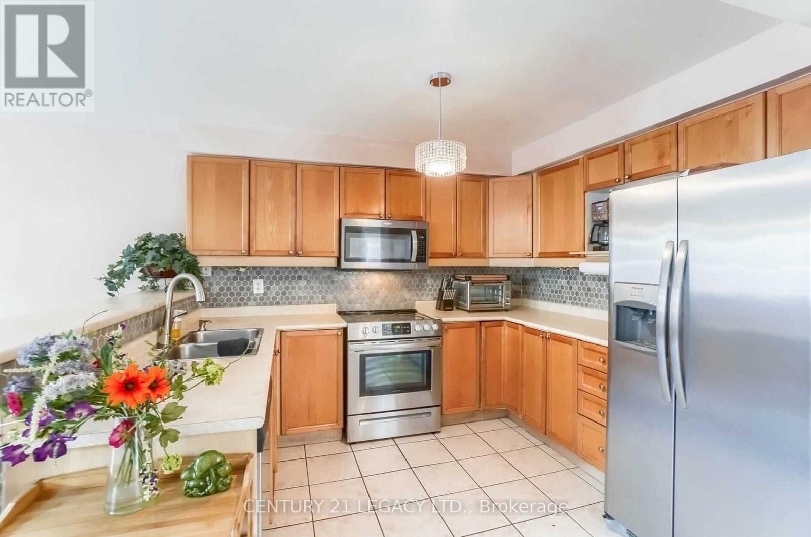 24 Ashmere Road, Brampton, Ontario  L7A 1W9 - Photo 6 - W12744152