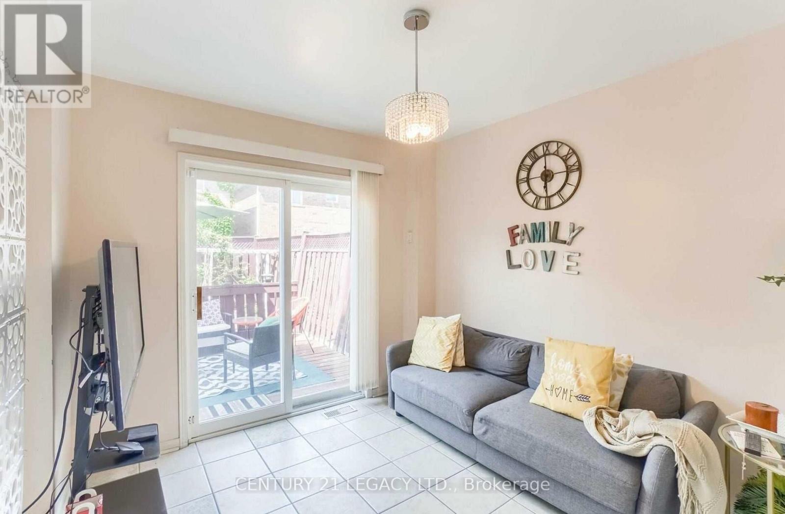 24 Ashmere Road, Brampton, Ontario  L7A 1W9 - Photo 7 - W12744152