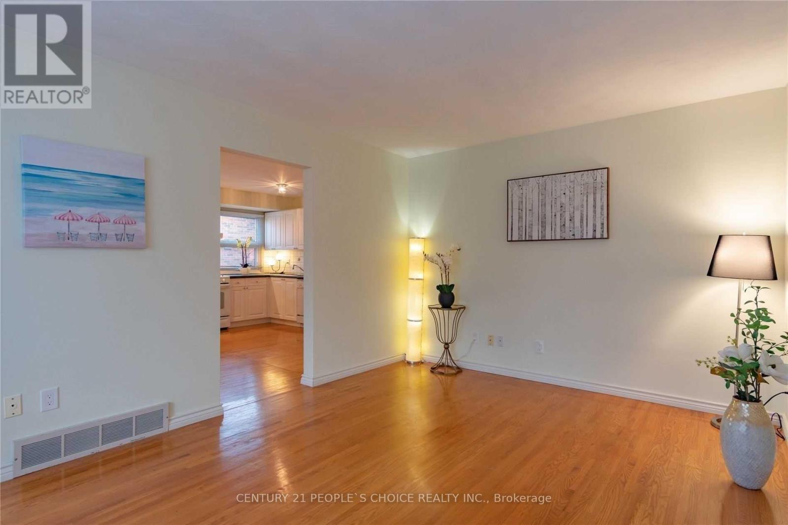 25 Darlington Drive, Hamilton, Ontario  L9C 2L8 - Photo 6 - X12744182