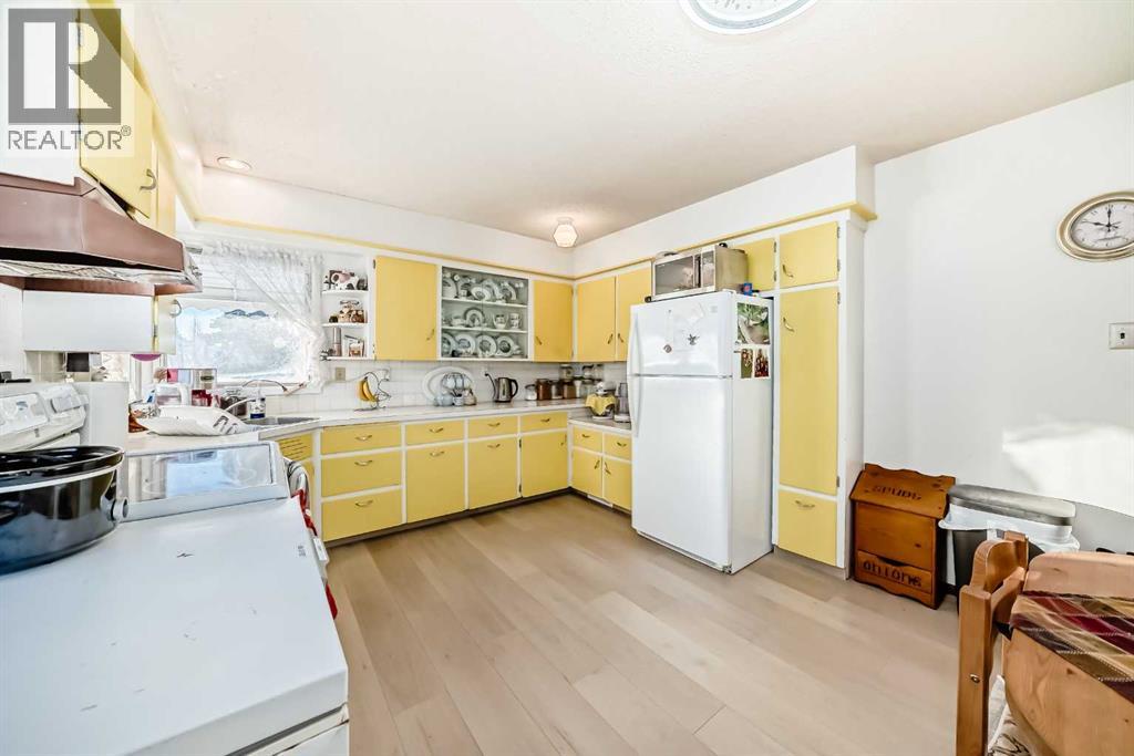 4006 50 Avenue, Ponoka, Alberta  T4J 1C5 - Photo 4 - A2277656