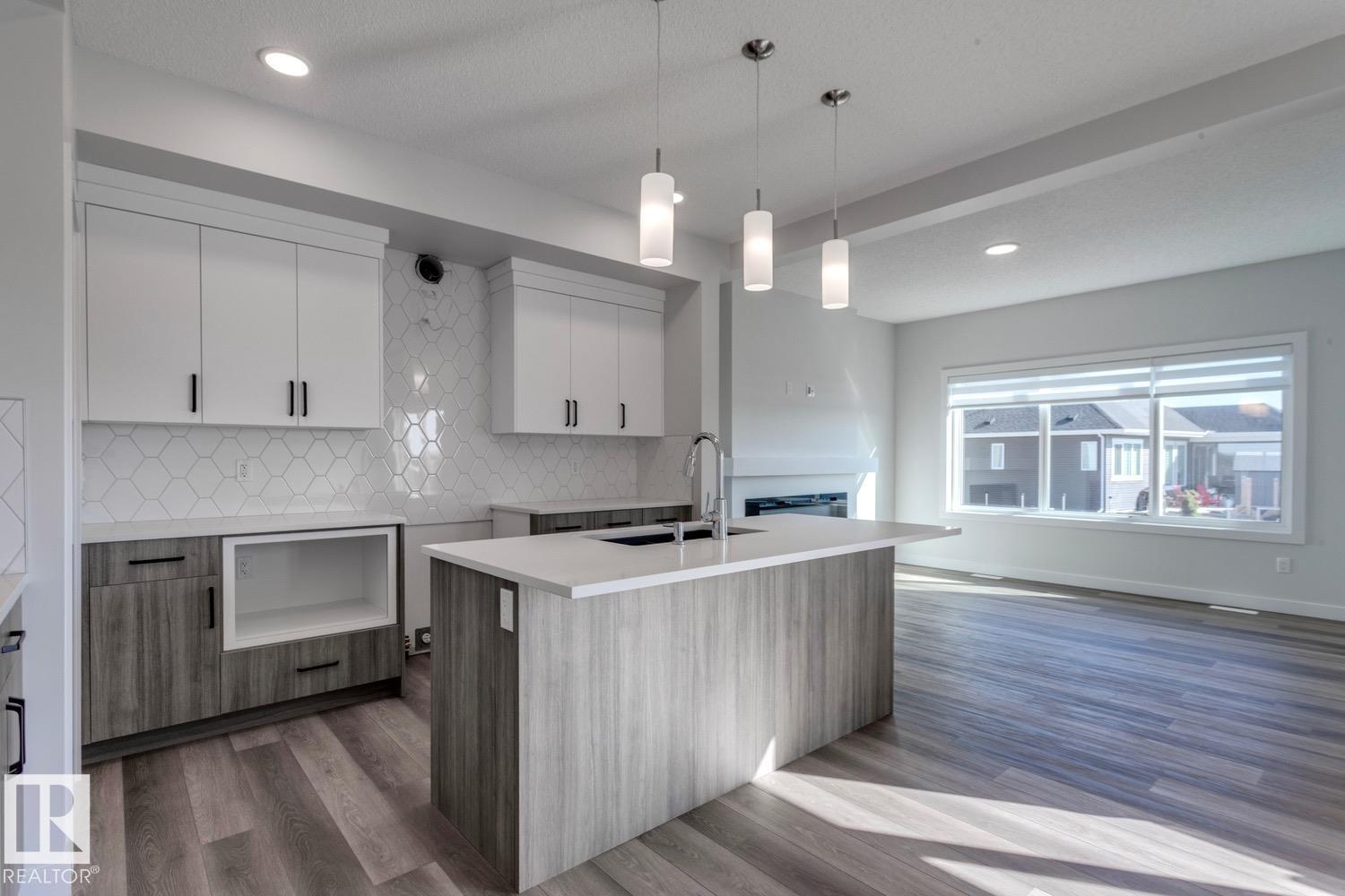 19007 20 Av Nw, Edmonton, Alberta  T6M 3E8 - Photo 4 - E4471688