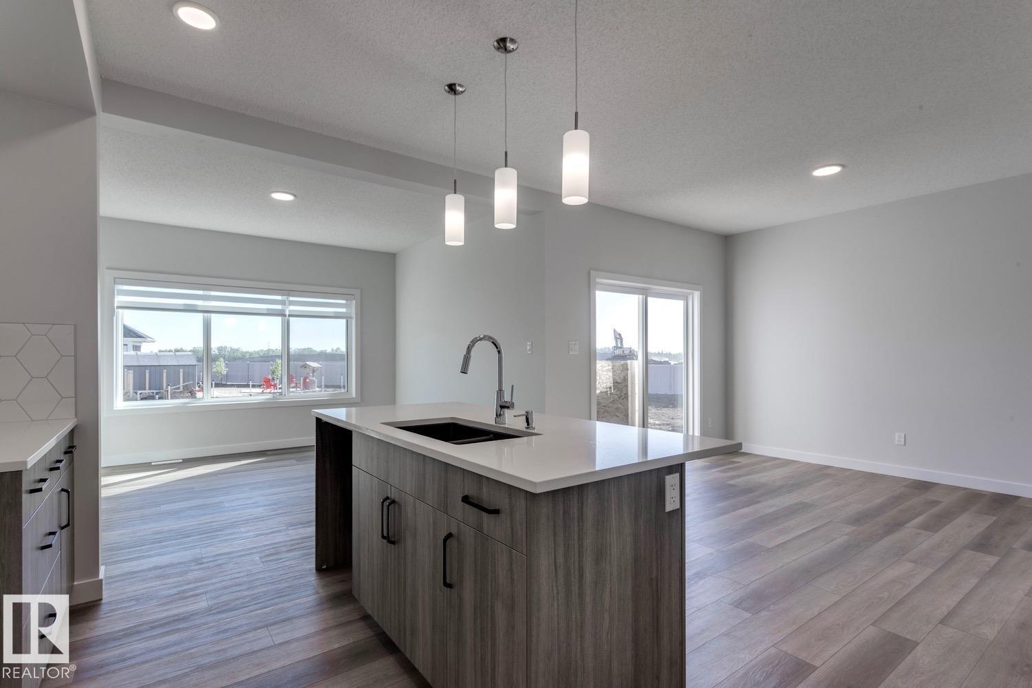 19007 20 Av Nw, Edmonton, Alberta  T6M 3E8 - Photo 7 - E4471688