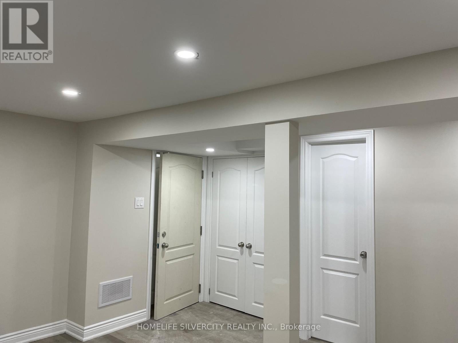 7 Mandrain Crescent, Brampton, Ontario  L6S 2S2 - Photo 10 - W12744184