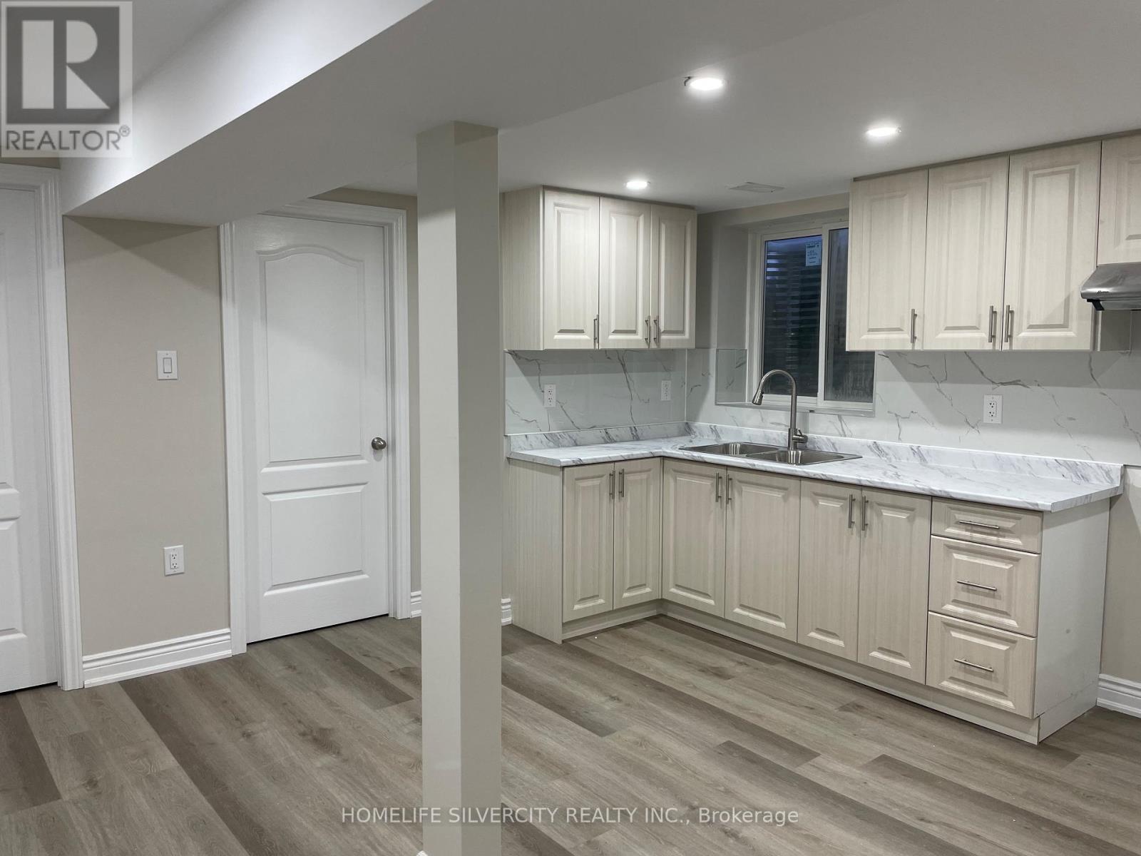 7 Mandrain Crescent, Brampton, Ontario  L6S 2S2 - Photo 6 - W12744184