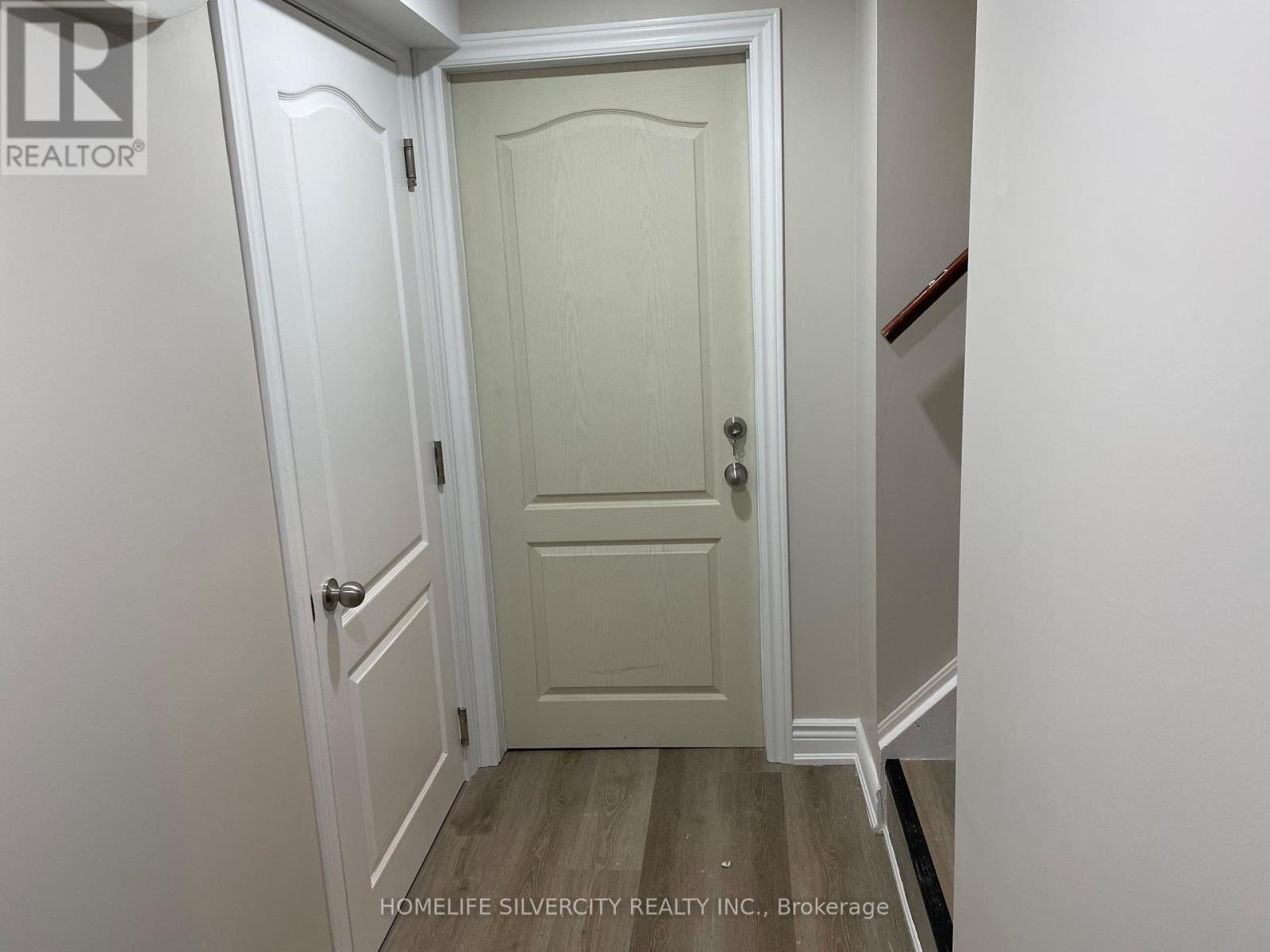 7 Mandrain Crescent, Brampton, Ontario  L6S 2S2 - Photo 3 - W12744184