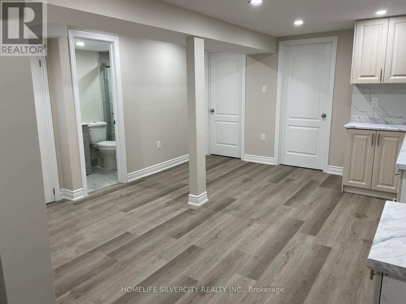 7 Mandrain Crescent, Brampton, Ontario  L6S 2S2 - Photo 5 - W12744184