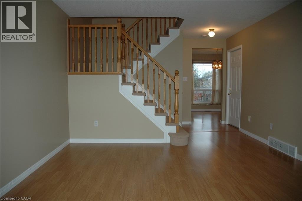 157 Shadow Wood Court, Waterloo, Ontario  N2K 3W4 - Photo 3 - 40802038