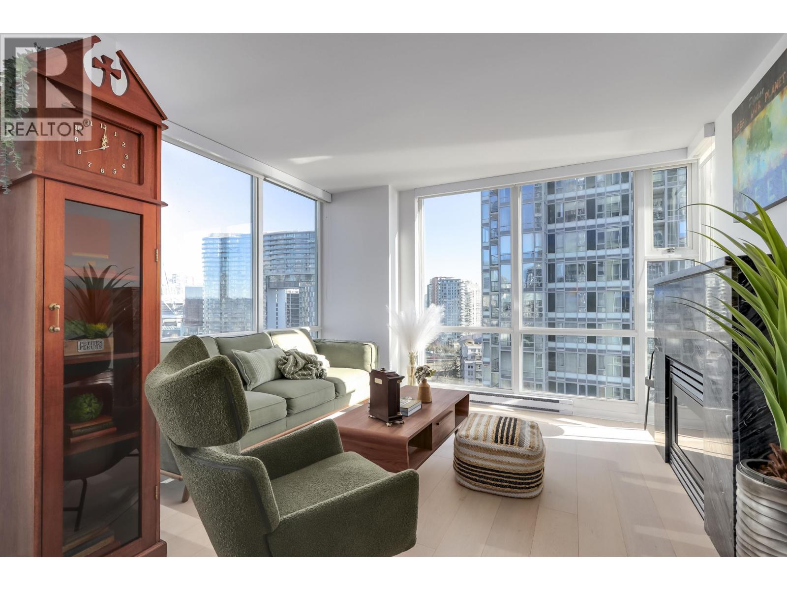 1807 1077 Marinaside Crescent, Vancouver, British Columbia  V6Z 2Z5 - Photo 3 - R3084742