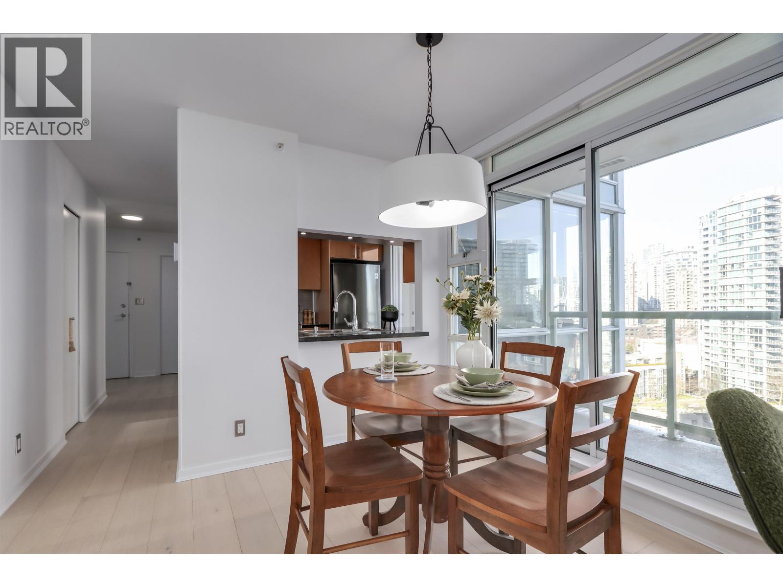 1807 1077 Marinaside Crescent, Vancouver, British Columbia  V6Z 2Z5 - Photo 8 - R3084742