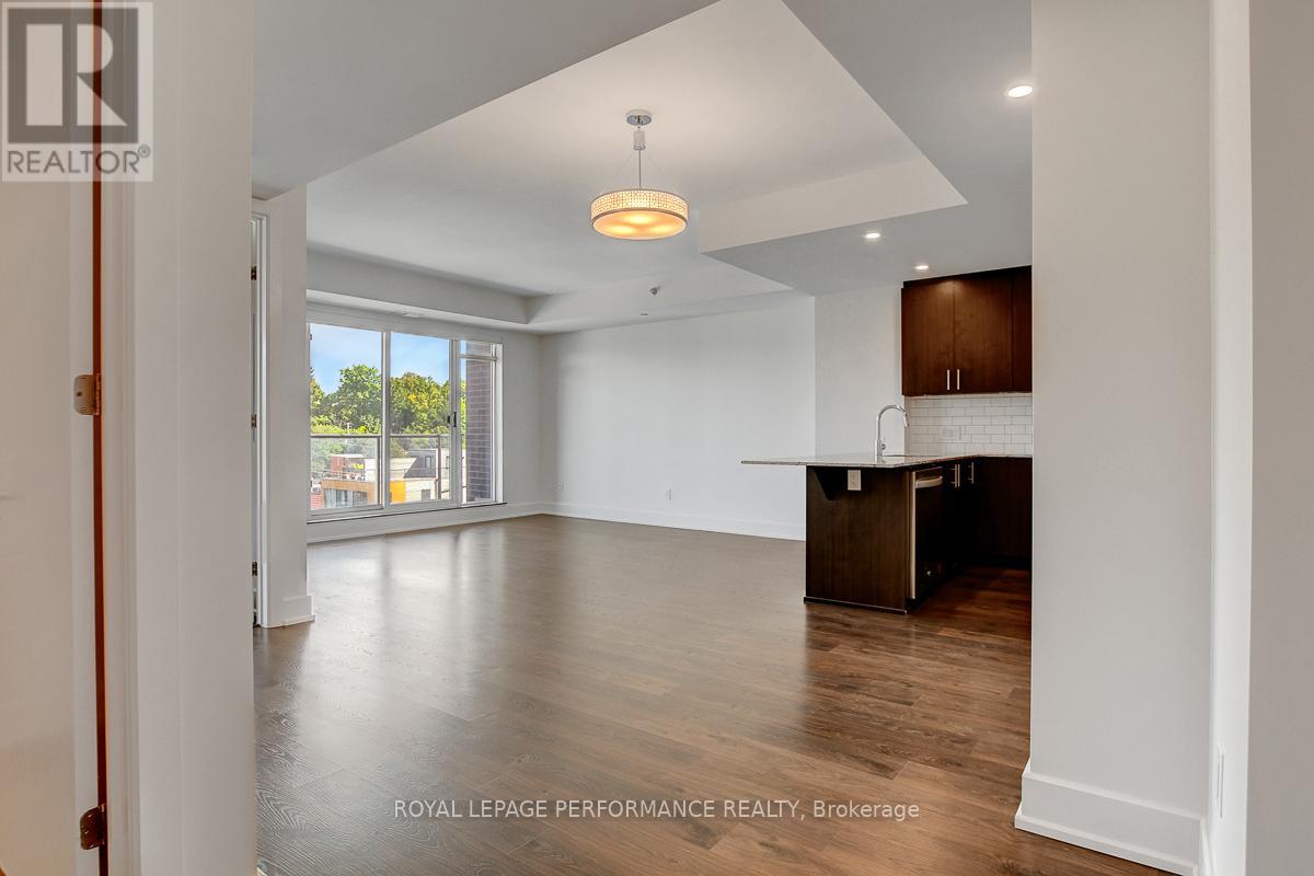 413 - 7 Marquette Avenue, Ottawa, Ontario K1L 8A7 - Photo 3 - X12744234