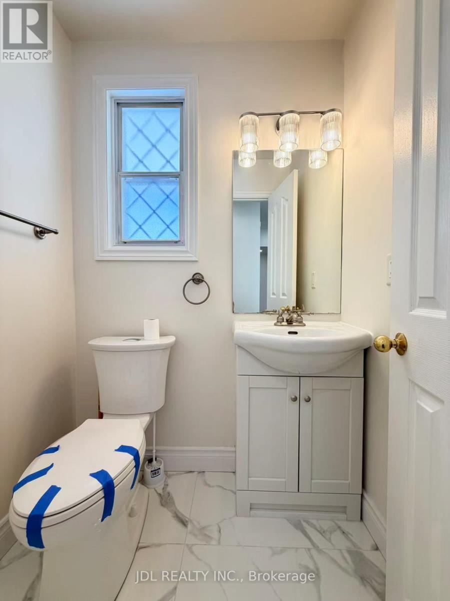 142 Armitage Drive, Newmarket, Ontario  L3Y 5L7 - Photo 2 - N12741502