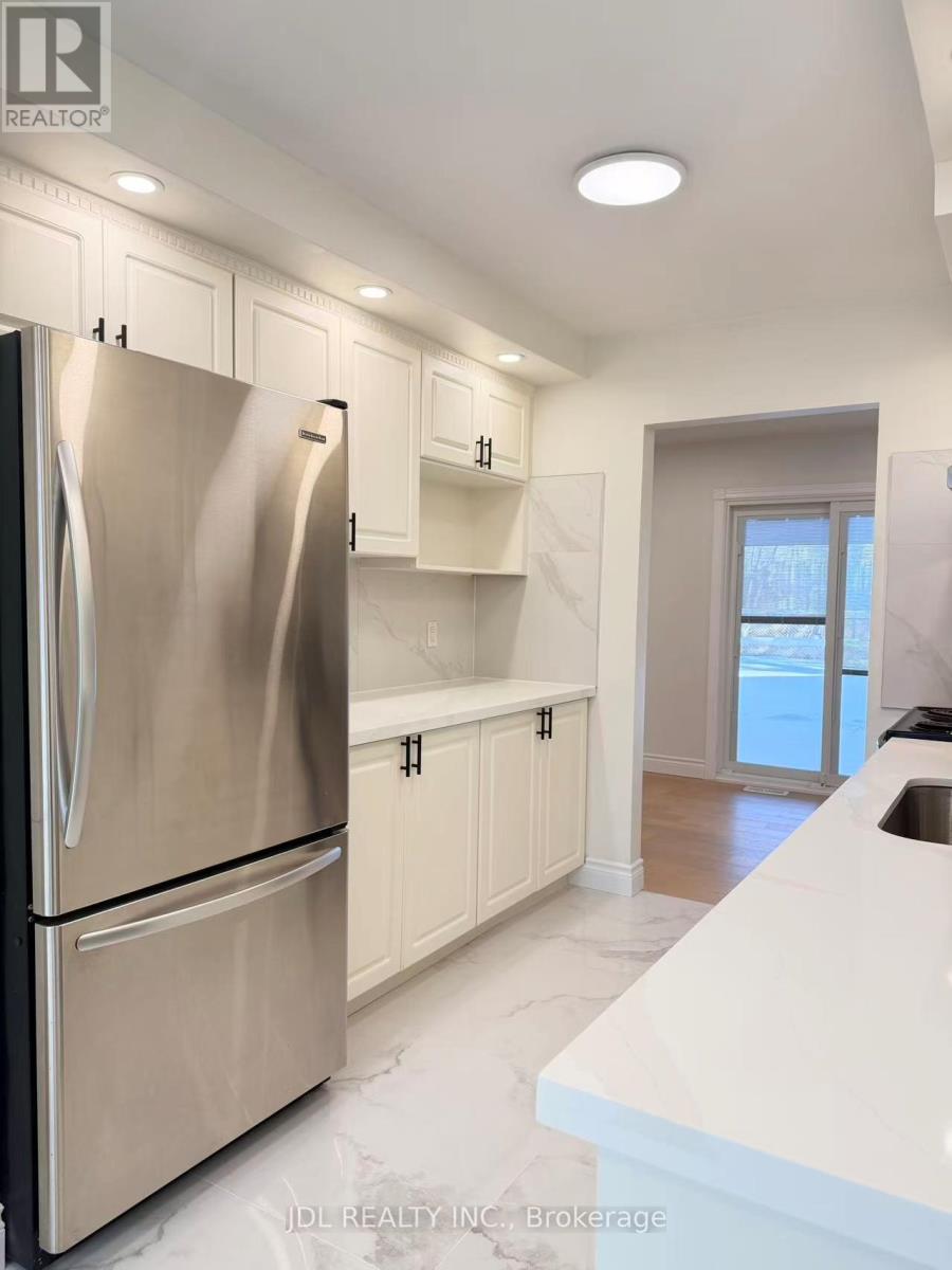 142 Armitage Drive, Newmarket, Ontario  L3Y 5L7 - Photo 3 - N12741502