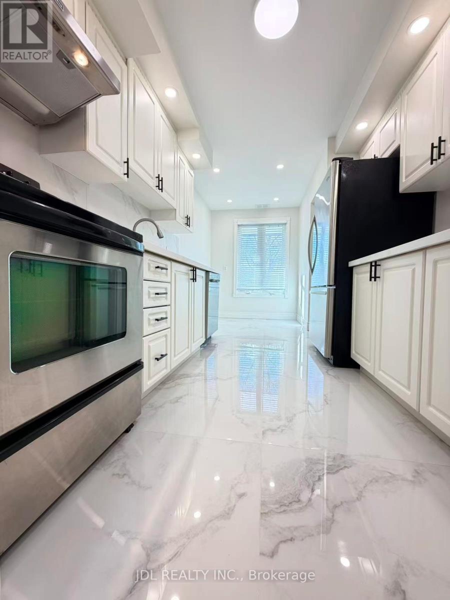 142 Armitage Drive, Newmarket, Ontario  L3Y 5L7 - Photo 4 - N12741502