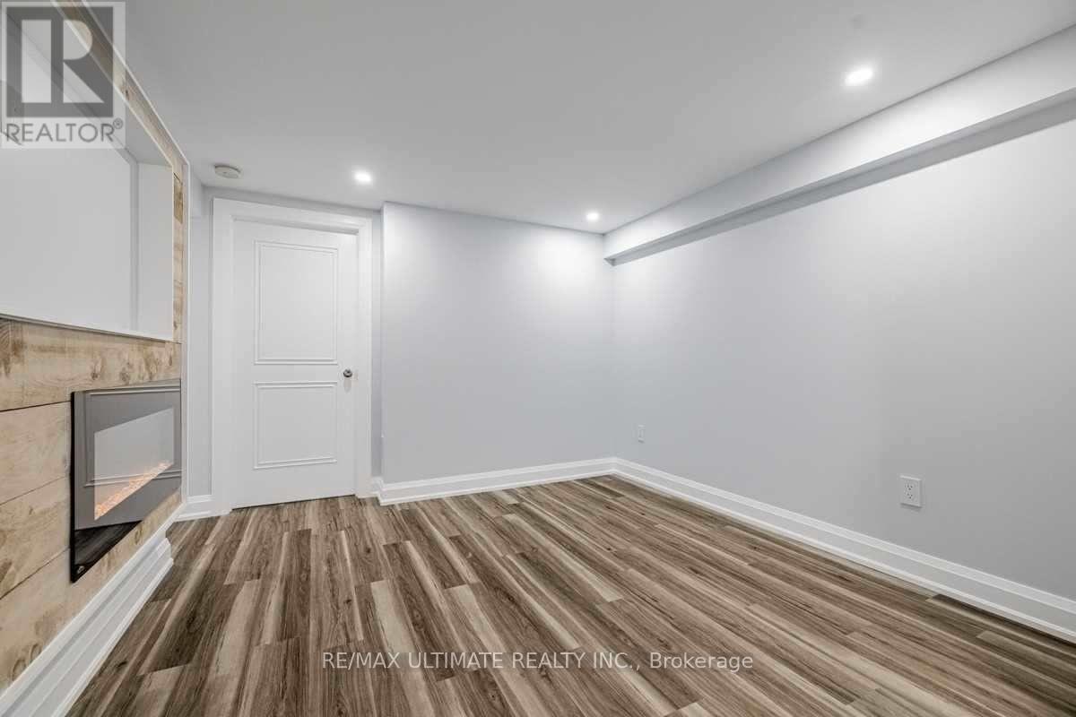 LOWER - 45 IANHALL ROAD, Toronto, Ontario