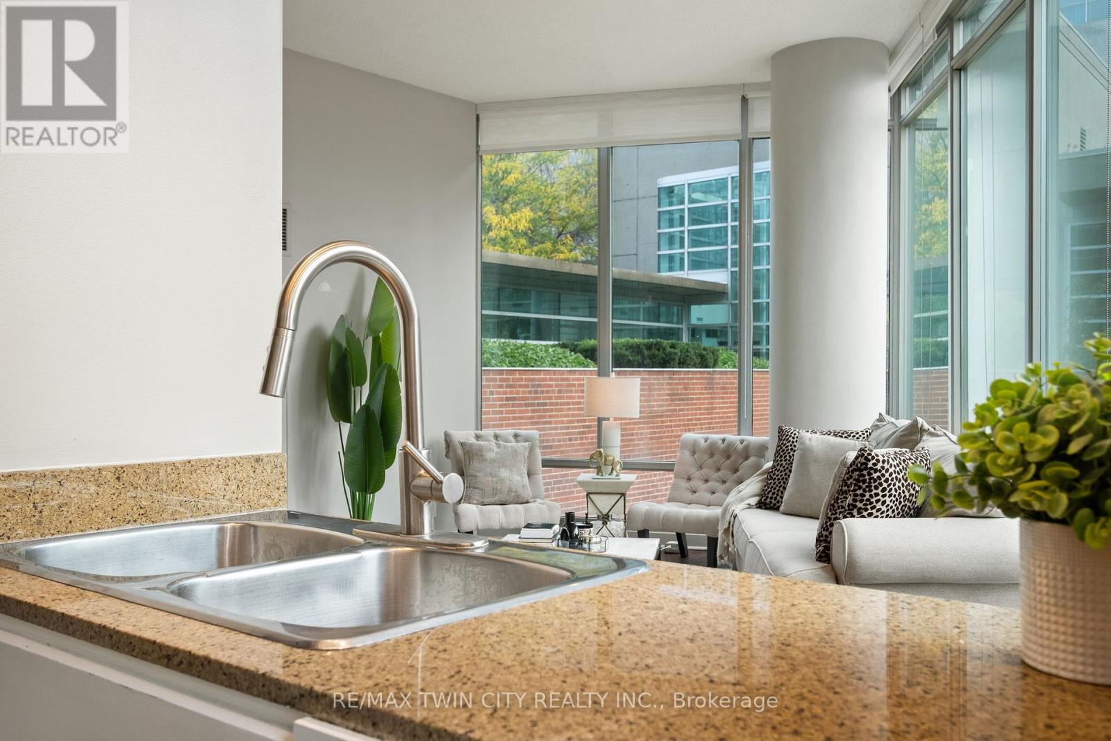 201 - 81 Navy Wharf Court, Toronto, Ontario M5V 3S2 - Photo 18 - C12744220