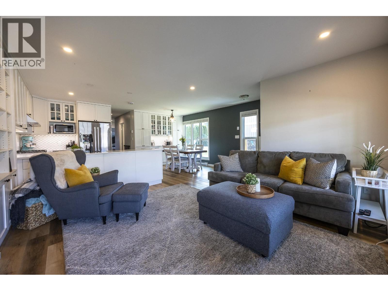 1 2218 EVERGREEN STREET Terrace Photo 7