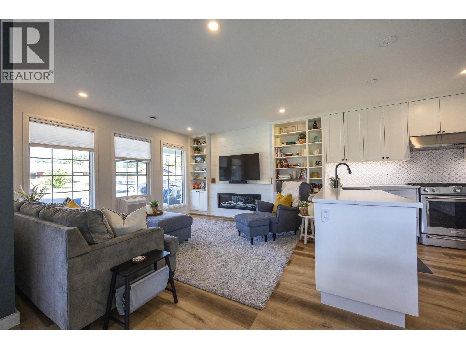 1 2218 EVERGREEN STREET Terrace Photo 5