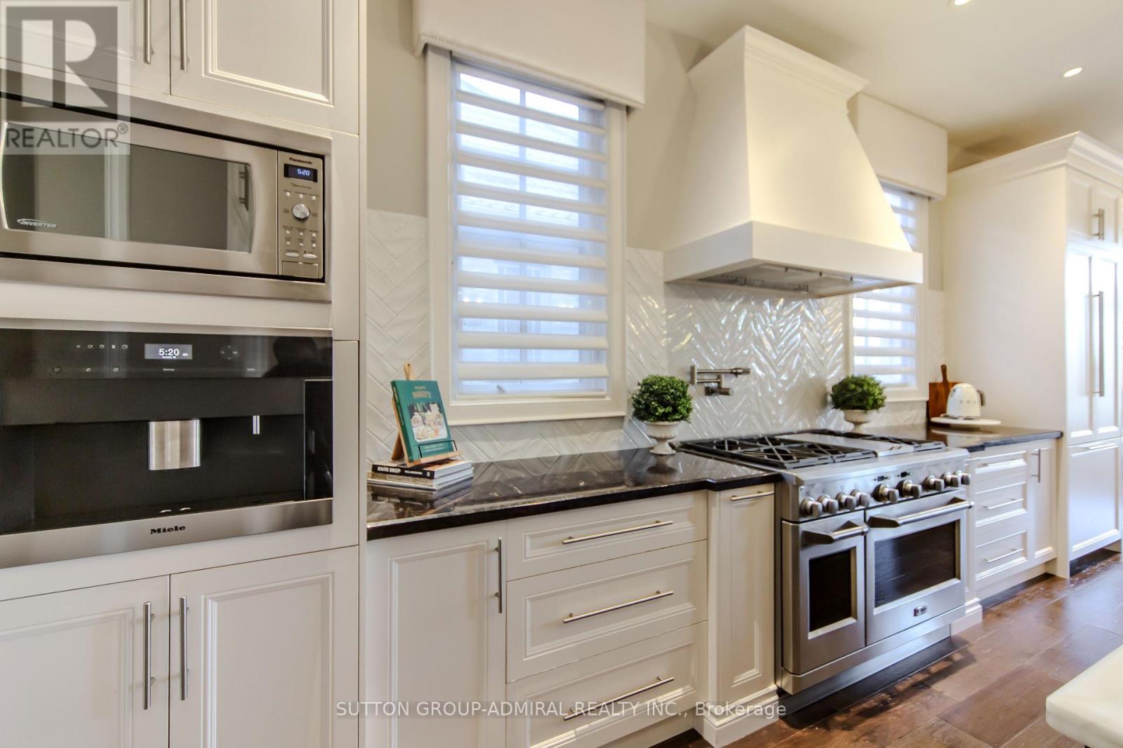 16 Bluff Trail, King, Ontario  L7B 0A2 - Photo 10 - N12744202