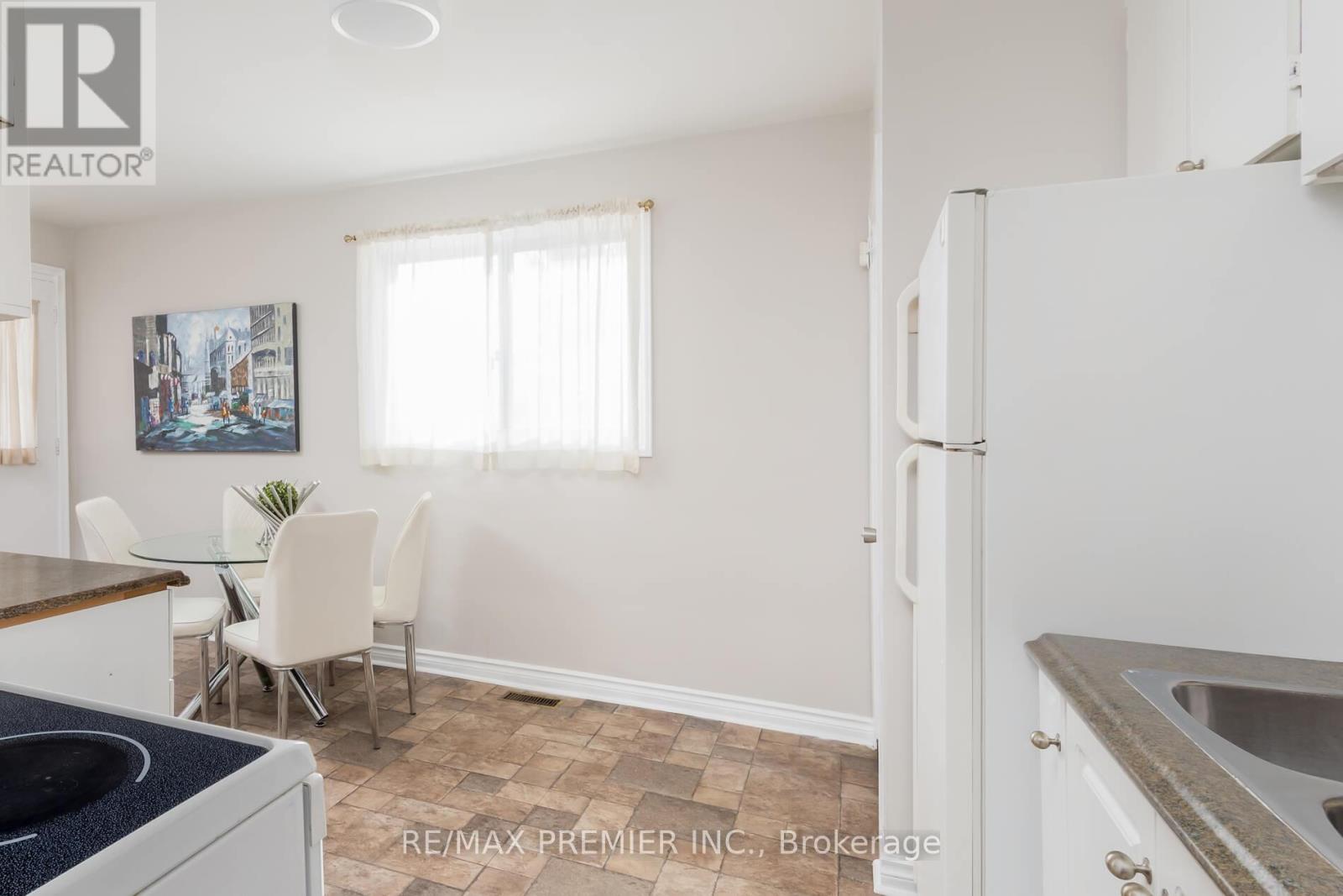 76 Harrison Drive, Newmarket, Ontario  L3Y 4P4 - Photo 11 - N12744256