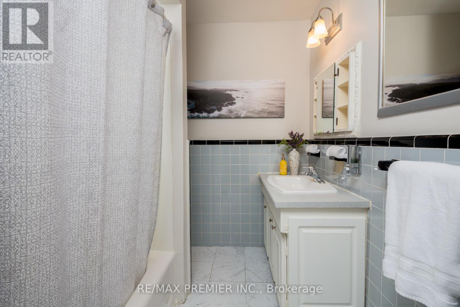 76 Harrison Drive, Newmarket, Ontario  L3Y 4P4 - Photo 19 - N12744256