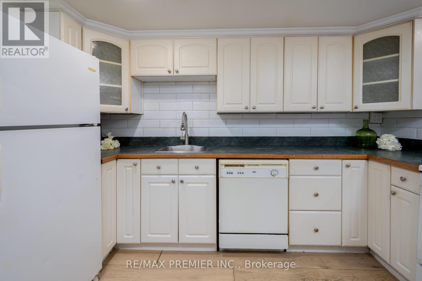 76 Harrison Drive, Newmarket, Ontario  L3Y 4P4 - Photo 26 - N12744256