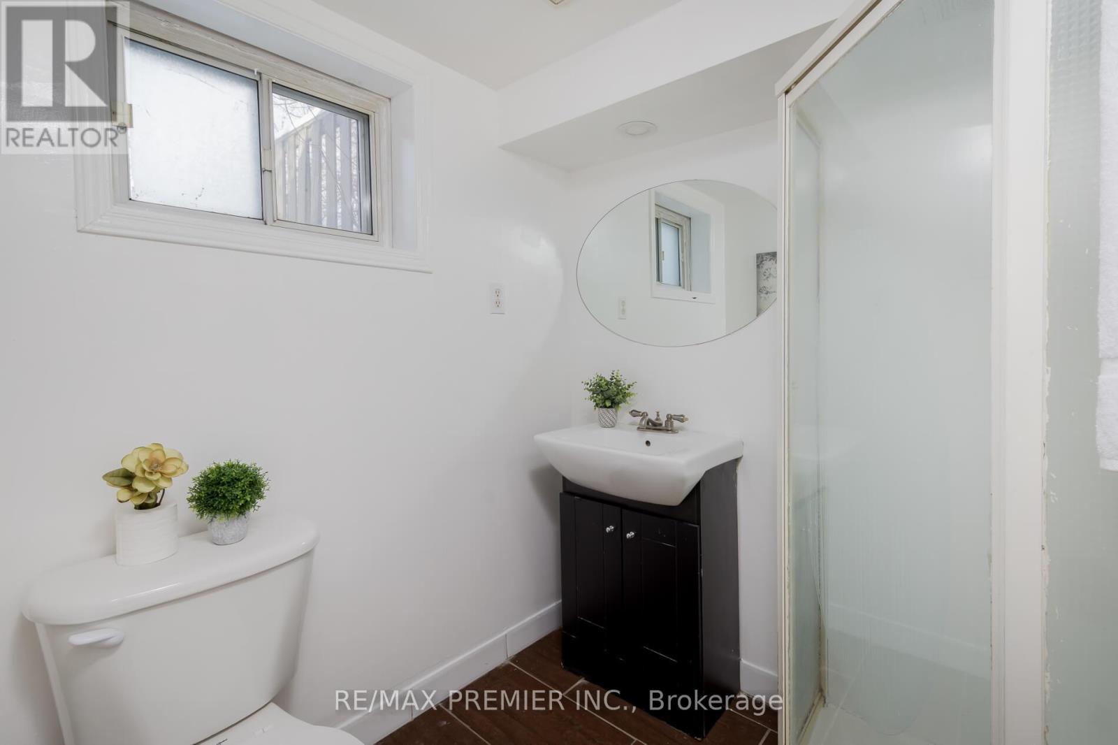 76 Harrison Drive, Newmarket, Ontario  L3Y 4P4 - Photo 35 - N12744256