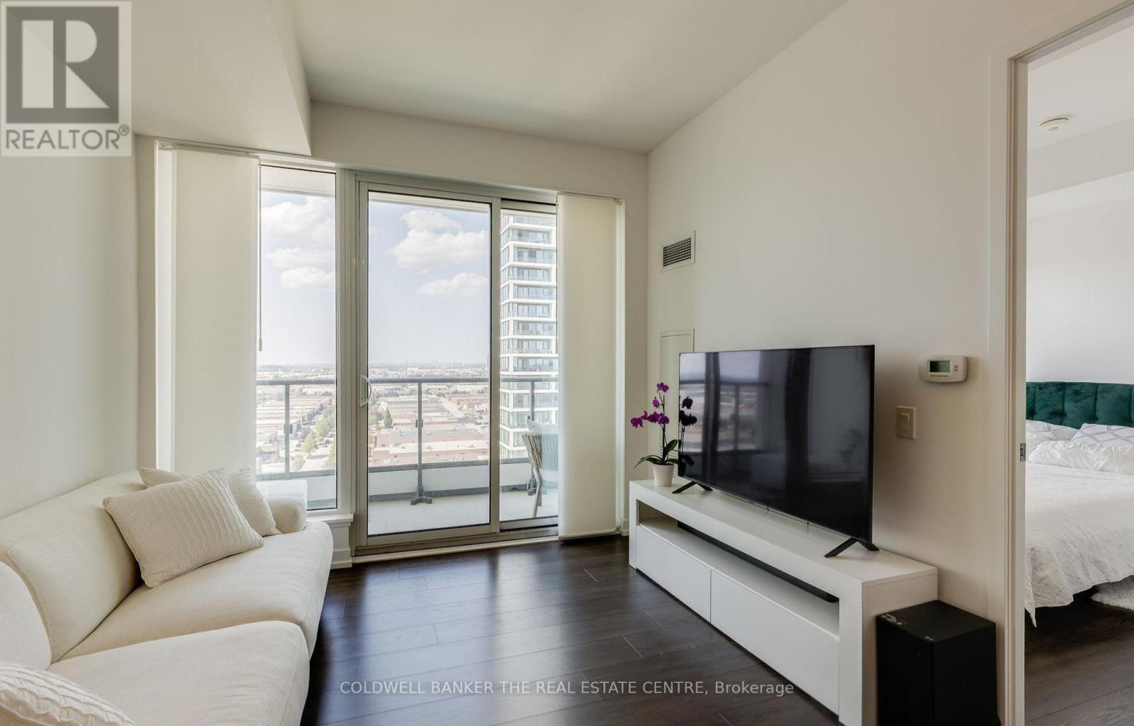 1711 - 5 Buttermill Avenue N, Vaughan, Ontario  L5W 1B6 - Photo 11 - N12744268