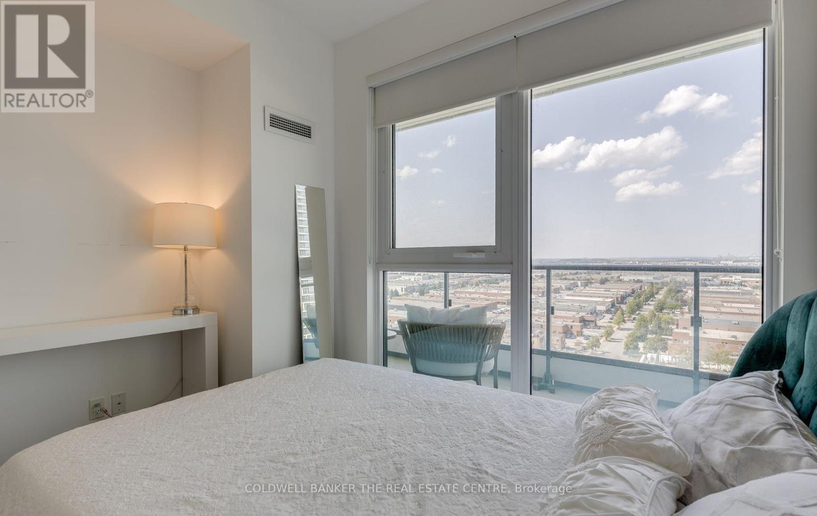 1711 - 5 Buttermill Avenue N, Vaughan, Ontario  L5W 1B6 - Photo 12 - N12744268