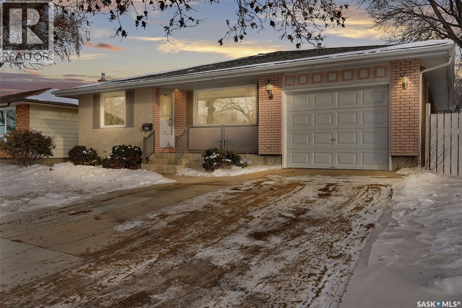 219 Mccarthy Boulevard N, Regina, Saskatchewan  S4R 5R5 - Photo 1 - SK027720