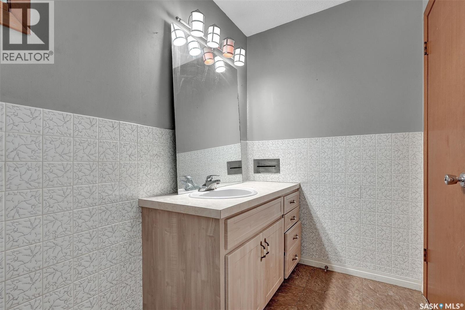 219 Mccarthy Boulevard N, Regina, Saskatchewan  S4R 5R5 - Photo 20 - SK027720